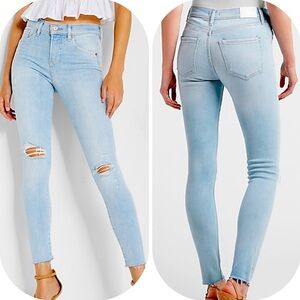 NWT Express Size 18 Light Wash/ Mid Rise Ripped Raw Hem Skinny Jeans